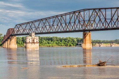 Mississippi RIver bridged clipart