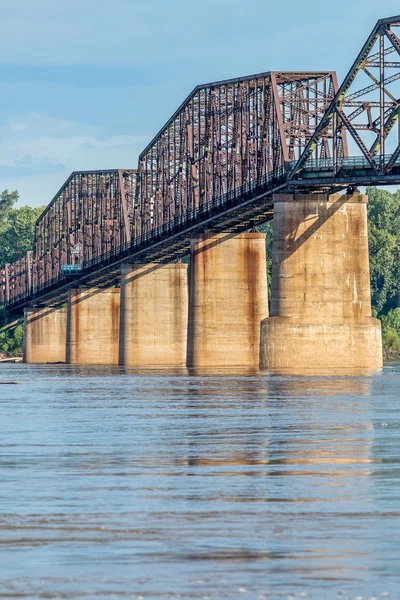 Vintage Mississippi River bridge — Stock Photo, Image