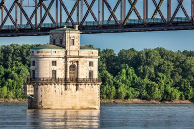 Mississippi Nehri üzerinde su kulesi