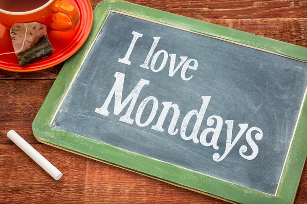 I love Mondays on blackboard — Stock Photo, Image