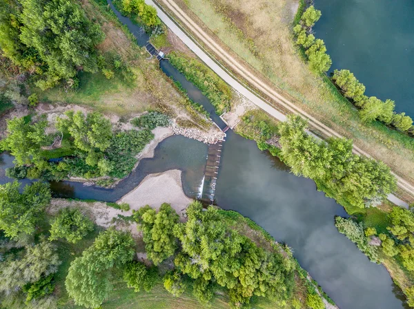 Barragem de desvio de rio - vista aérea — Fotografia de Stock