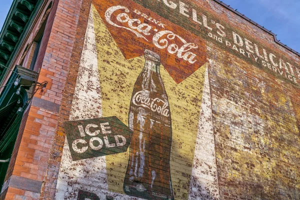 Pubblicità murale vintage Coca-Cola — Foto Stock