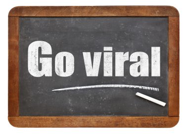 Viral - gitmek yazı tahtası üzerinde metin