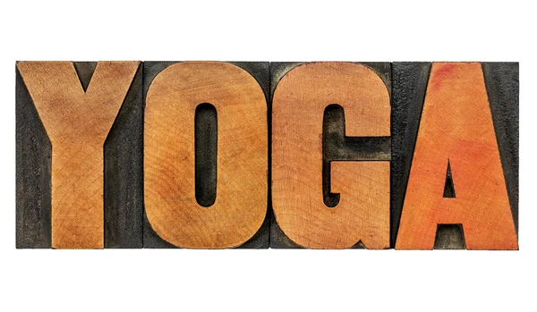 Mot yoga dans le type de bois — Photo