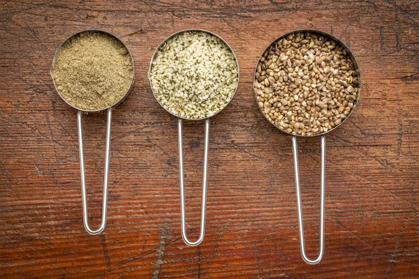 Semillas de cáñamo, corazones y proteínas en polvo — Foto de Stock