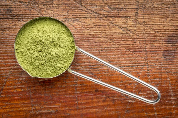 Scoop di foglie di moringa — Foto Stock