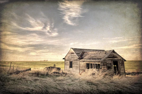 Verlaten homestead op prairie — Stockfoto