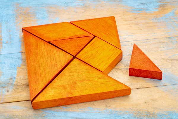 Quebra-cabeça de madeira tangram — Fotografia de Stock