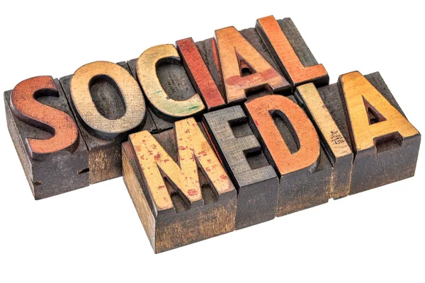 Social media in wood type — Stock Photo, Image