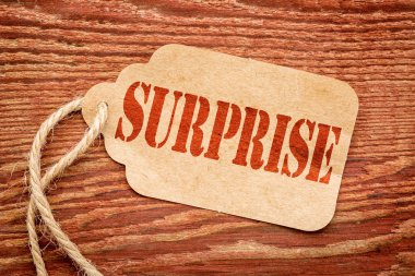 sürpriz kelime üzerinde bir fiyat etiketi