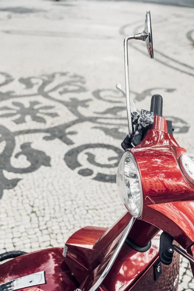 Motocicleta en las calles de Lisboa — Foto de Stock