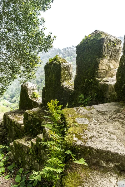 Mauretańskie mury zamku w mieście Sintra — Zdjęcie stockowe