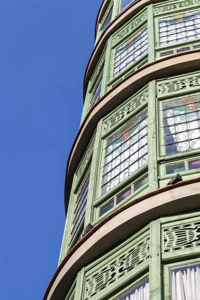 Edificio de modernismo en el barrio del Eixample de Barcelona — Foto de Stock