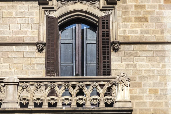 Edificio de modernismo en el barrio del Eixample de Barcelona — Foto de Stock