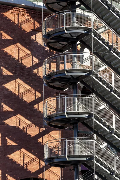 Escalera de emergencia en un edificio de Barcelona — Foto de Stock