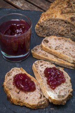 Organik ev yapımı ekmek