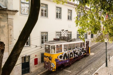 Lizbon tarihi klasik sarı tramvay