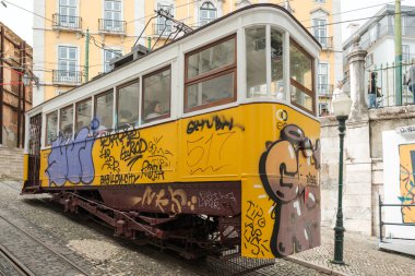 Lizbon tarihi klasik sarı tramvay