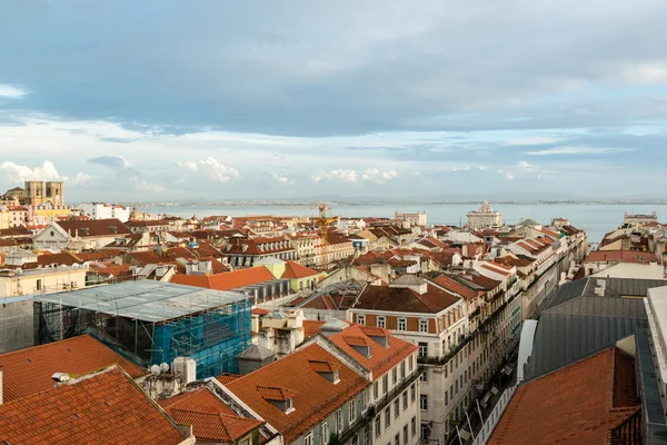 Beautiful colorful and vibrant cityscape of Lisbon, Portugal — Stock Photo, Image