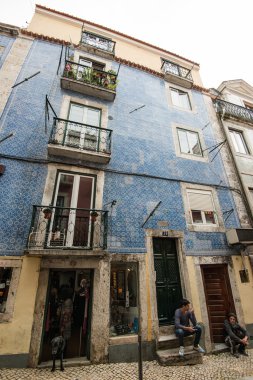 Tipik Lizbon sokak sahne
