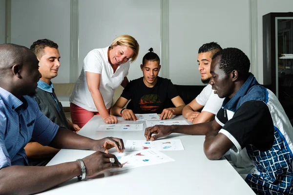 Language training for refugees in a German camp — Stock Photo, Image