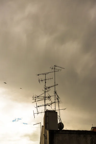 Antenas de televisores con puesta de sol —  Fotos de Stock