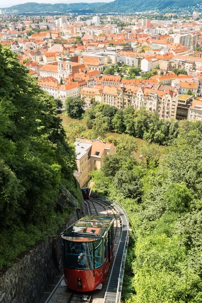 Funicular train going down the Schlossberg in Graz, Austria. — Stock Photo, Image