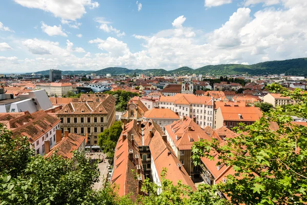 Panorama z Graz, druhé největší město Rakouska pohledu Schlossberg — Stock fotografie