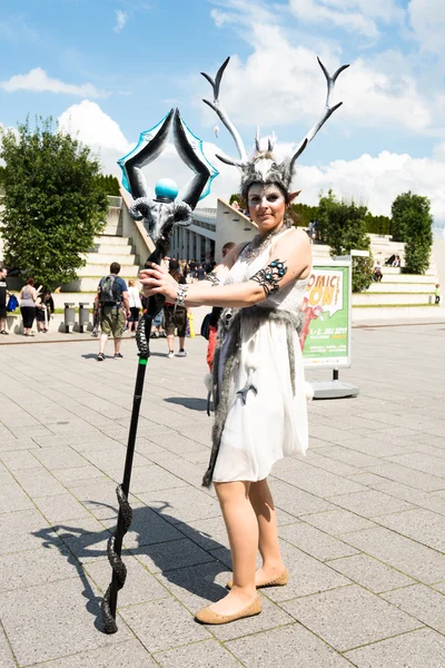 Cosplayer pózuje během Comic Con Německo ve Stuttgartu — Stock fotografie