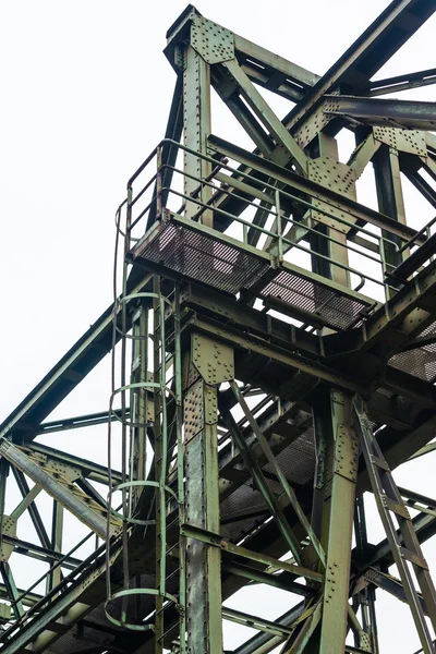 详细介绍了旧工业建筑在 Landschaftspark 杜伊斯堡 — 图库照片