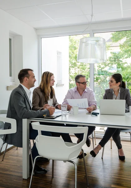 Zakelijke bijeenkomst in een gezellige omgeving — Stockfoto