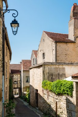 Flavigny-sur-Ozerain sokakta güzel