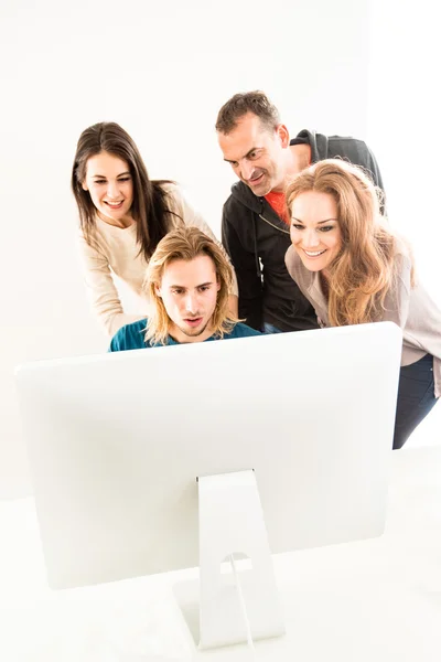 Abstract: Business team in office looking at computer monitor — Stock Photo, Image