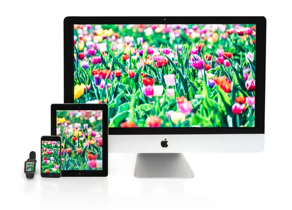 Multischermo - Apple Watch, iPhone, iPad e schermi iMac — Foto Stock