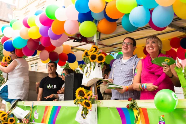 Claudia Roth a Cem Oezdemir na Christopher Street Day v Stuttgart, Německo — Stock fotografie