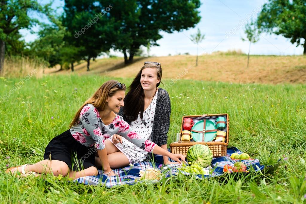 Best friends having a picnic — Stock Photo © franky242 80317964