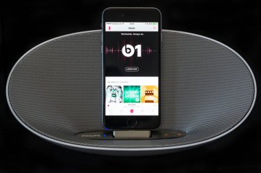 iPhone 6 hoparlör Apple müzik radyo ekran görüntüleme ile