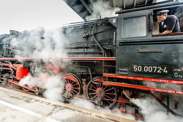 Classic steam locomotive starting engines — Stock Photo, Image