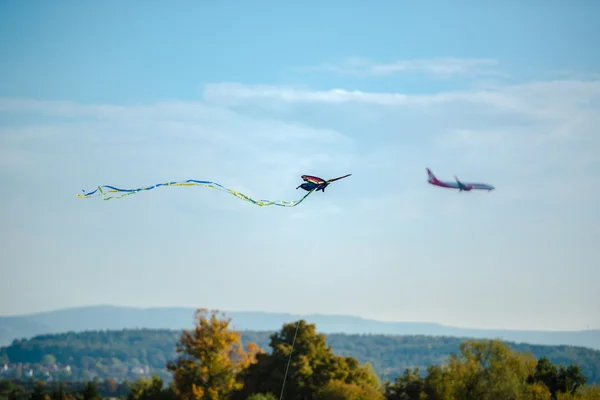 Kite and airplane — Stock Photo, Image
