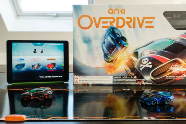 Anki Overdrive - μοντέρνο παιχνίδι αγώνων αυτοκινήτου — Φωτογραφία Αρχείου