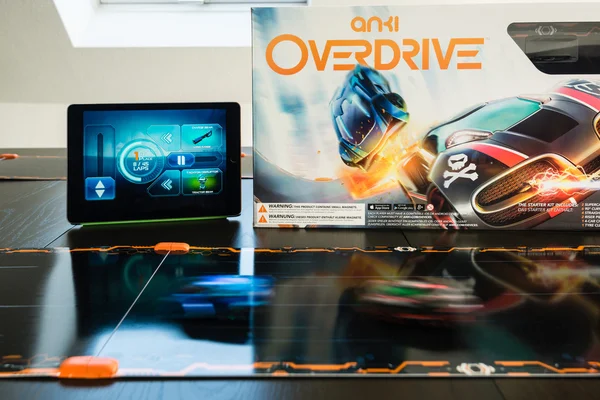 Anki Overdrive - μοντέρνο παιχνίδι αγώνων αυτοκινήτου — Φωτογραφία Αρχείου