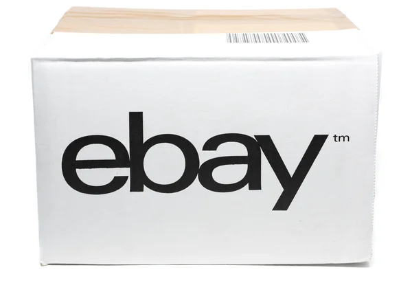 Caja de cartón ebay aislada en blanco —  Fotos de Stock