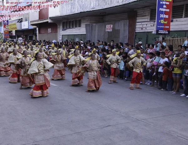 Buglasan Festival 2014 kulturelle Tanzparade — Stockfoto