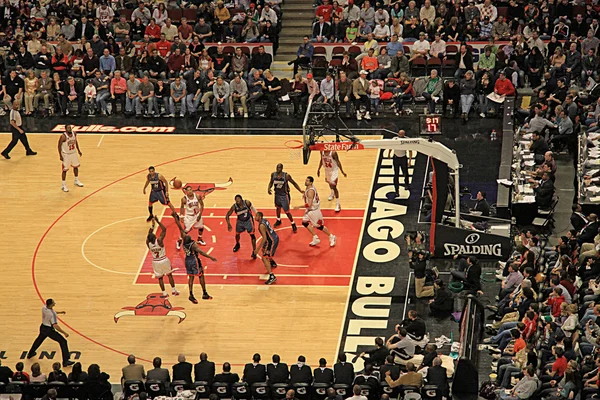 NBA basketmatch mellan Charlotte Bobcats och Chicago Bulls på United Center, Chicago, Usa på lördag, 11 April, 2009 — Stock fotografie
