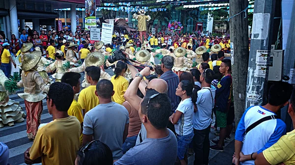 Buglasan Φεστιβάλ 2014 πολιτιστικός Χορευτικός παρέλαση — Φωτογραφία Αρχείου
