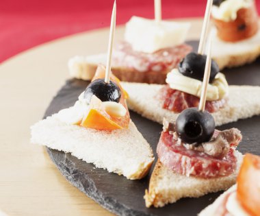 Meze domates ve zeytin ile