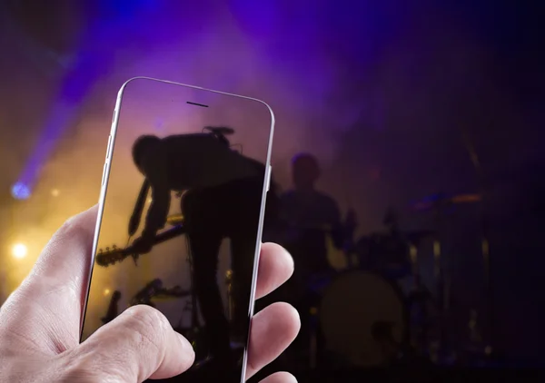 Smartphone taking picture of musician — Stock Photo, Image