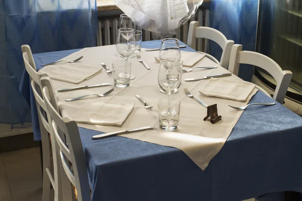 Gedeckter Tisch eines Restaurants — Stockfoto