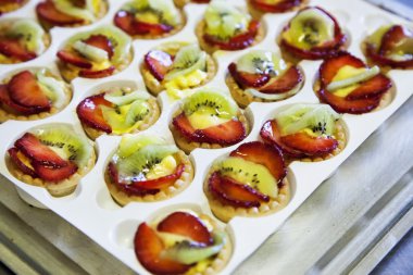 meyve ile hamur işleri