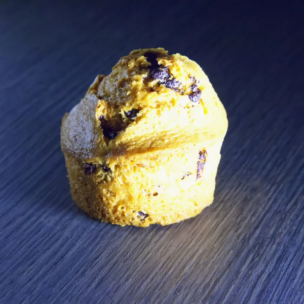 Muffin over wooden table — Stock Photo, Image